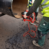 Koniec trápenia s karbobrúskou: Ako pripraviť rúru DN700 na zvar za 18 minút? Pozrite si našu novú prípadovú štúdiu